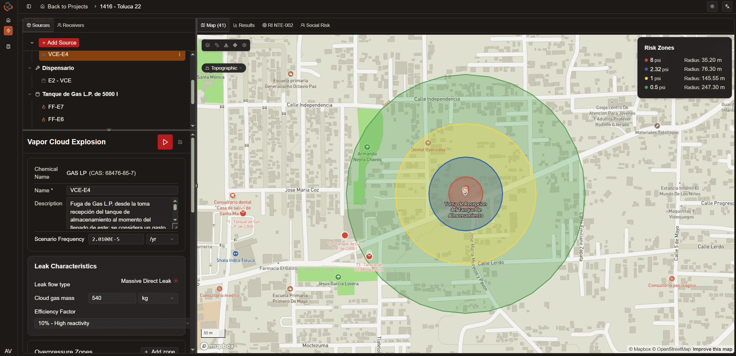 Contornos de isoriesgo sobre el mapa del emplazamiento del proyecto